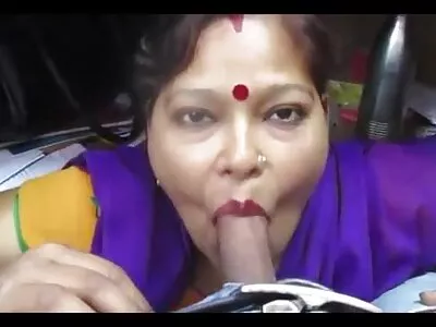 लहान श्यामला blowjob नंतर मोठा लंड सवारी