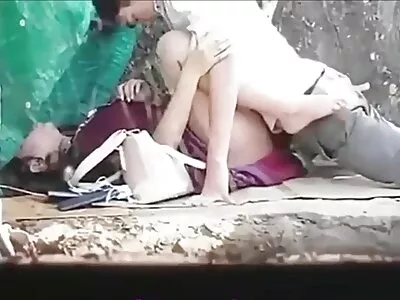 माझी लॅटिना पत्नी उत्कट भावनोत्कटता मध्ये ओरडत आहे