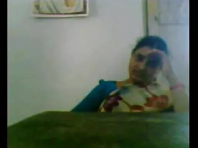 तरुण मुलगी डिक चोखणे शिकते