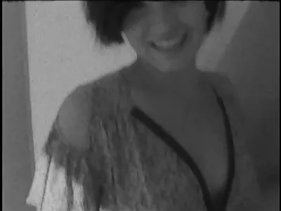 Slutty मैत्रीण त्या जाड डोंगवर चोखते