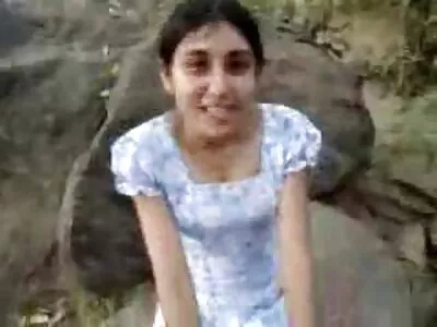 तिच्या गोंडस चेहऱ्यावर माणसाचा रस