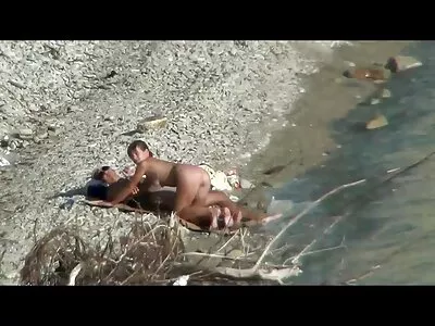 मुलगी मला हँडजॉब करते, आणि मग मी तिला चोदतो