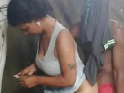 तुला तिची घट्ट छोटी बट आवडेल