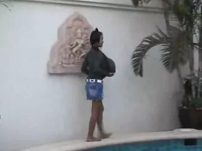 सुंदर श्यामला बीबीडब्ल्यू आहे मागून fucked