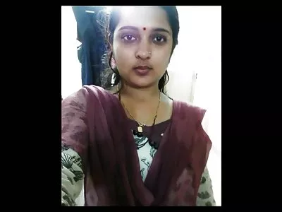 केसाळ स्नॅच असलेली मुलगी तिच्या माणसाला वेड्यासारखी स्वार करते