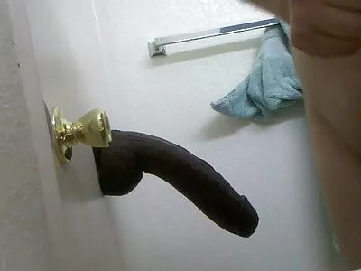 तिच्या निसरड्या योनीसाठी मोठी खेळणी