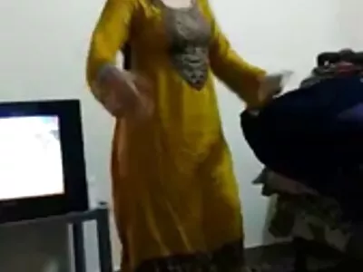 मोठी गांड बेब माझी मोठी डिक मिळवते