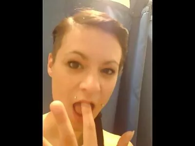 यूके मध एक डिल्डो आवश्यक आहे