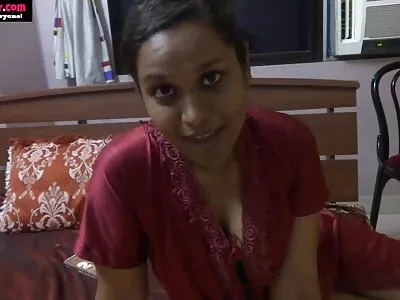 गोंडस गोरा कार मध्ये लंड चोखते आणि तोंडात कम करते