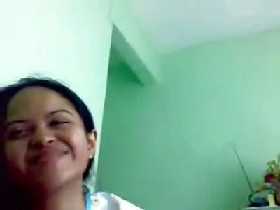 Slutty श्यामला त्याला जलद स्वार
