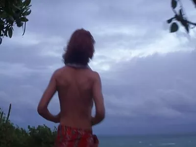 Busty MILF उड्या मारते एक लंड आणि पुच्ची चाटण्यावर